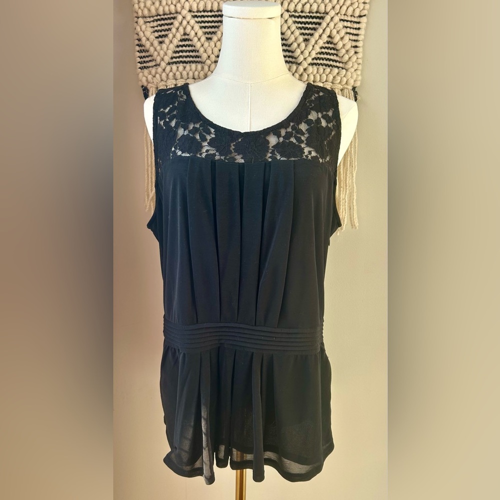 Worthington Black Sleeveless Blouse with Lace Accents Size Large New Year’s Eve